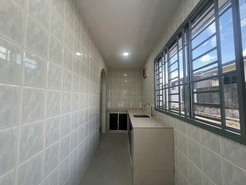 1-storey Terraced House for Sale in Taman Megah Ria (Masai) - Chen Shieh Yu - Kitchen - PropertyGuru.com.my