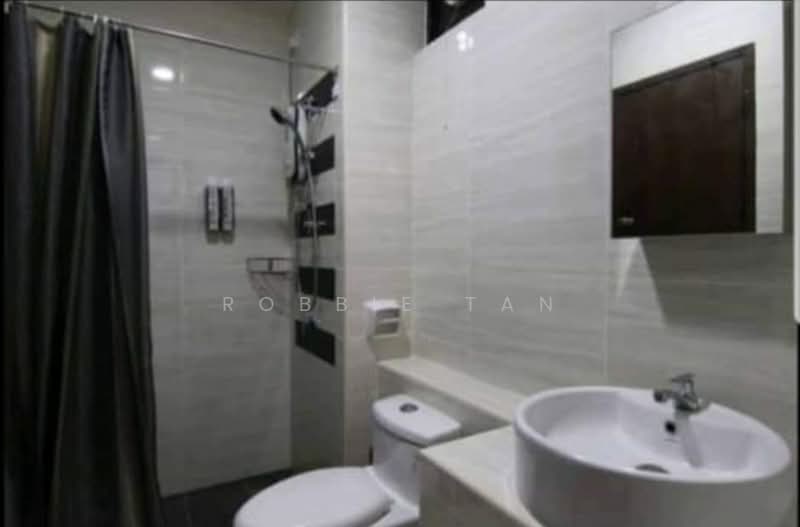 Service Residence for Sale at D'Summit Residences - Robbie Tan - Bathroom - PropertyGuru.com.my