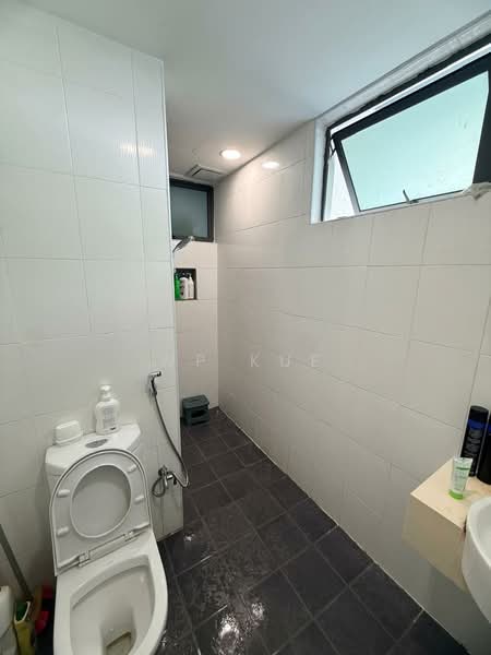 Semi-Detached House for Sale in Bandar Sri Damansara (Selangor) - WP Kue - Bathroom - PropertyGuru.com.my