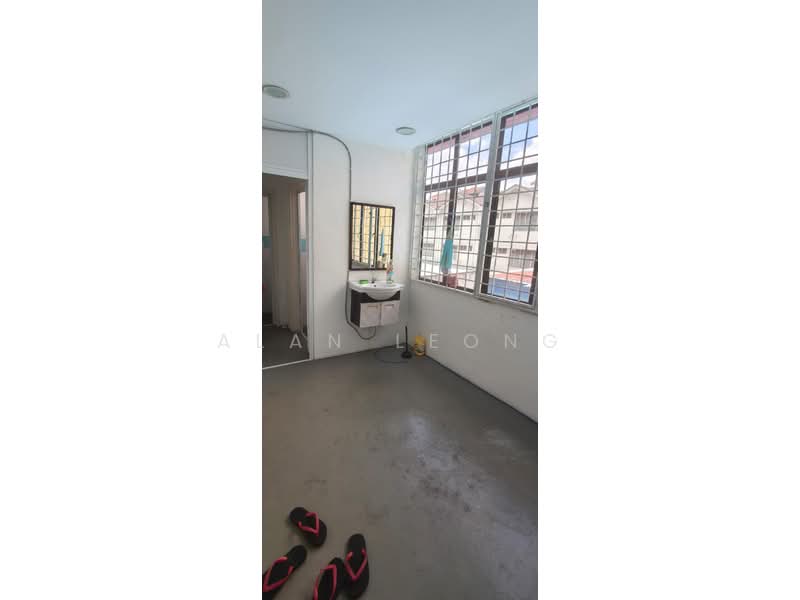 Shop / Office for Rent in Taman Molek (Johor Bahru) - Alan Leong - Bathroom - PropertyGuru.com.my