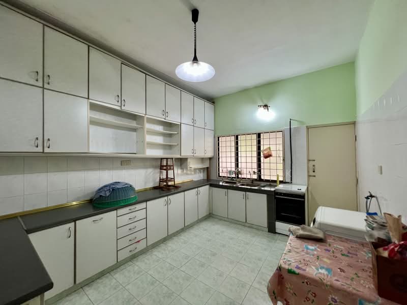 Bungalow for Sale in Taman Seputeh (Seputeh) - Jayden Chik - Kitchen - PropertyGuru.com.my