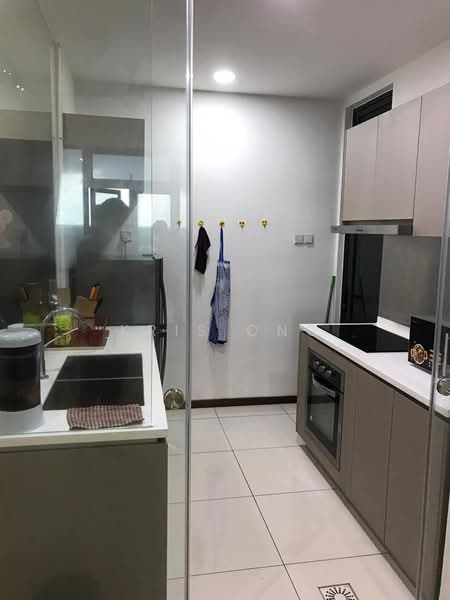 Servis Apartment untuk Disewa di Crescent Bay Suites (Teluk Bayu) - Kris Ong - Kitchen - PropertyGuru.com.my