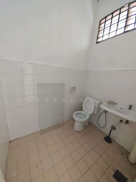 Rumah Teres 2 Tingkat untuk Dijual di Taman Puteri Wangsa (Ulu Tiram) - Carson . - Bathroom - PropertyGuru.com.my
