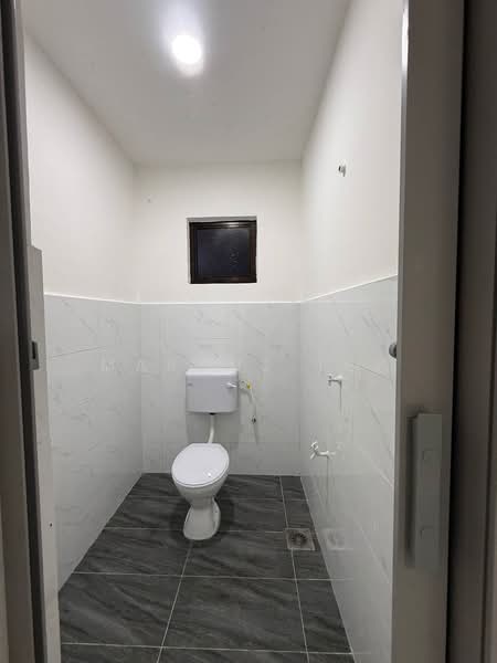 Rumah Teres 1 Tingkat untuk Dijual di Taman Teratai (Kulai) - Marcus Tey - Bathroom - PropertyGuru.com.my
