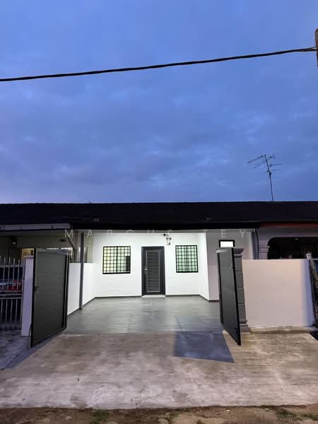 Rumah Teres 1 Tingkat untuk Dijual di Taman Teratai (Kulai) - Marcus Tey - Exterior - PropertyGuru.com.my