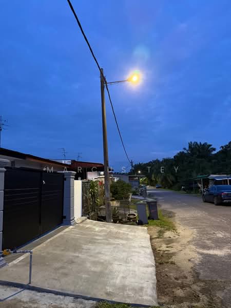 Rumah Teres 1 Tingkat untuk Dijual di Taman Teratai (Kulai) - Marcus Tey - Exterior - PropertyGuru.com.my