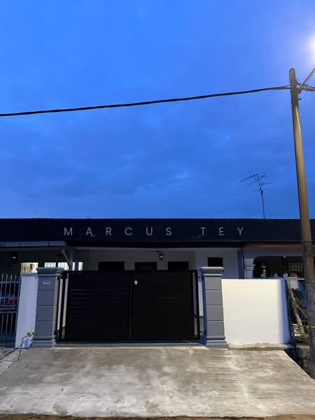 Rumah Teres 1 Tingkat untuk Dijual di Taman Teratai (Kulai) - Marcus Tey - Exterior - PropertyGuru.com.my
