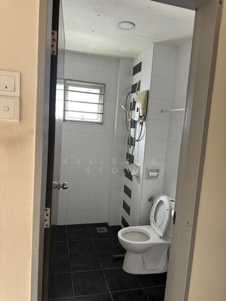 Condominium for Rent at Lagoon Suites - Allister Seow - Bathroom - PropertyGuru.com.my