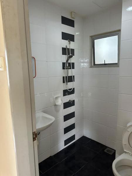 Condominium for Rent at Lagoon Suites - Allister Seow - Bathroom - PropertyGuru.com.my