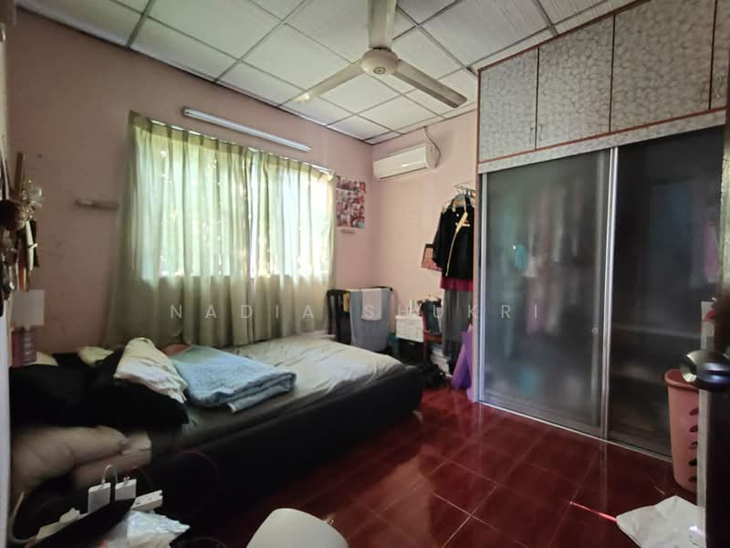 Bungalow for Sale in Seksyen 11 (Shah Alam) - Nadia Shukri - Bedroom - PropertyGuru.com.my