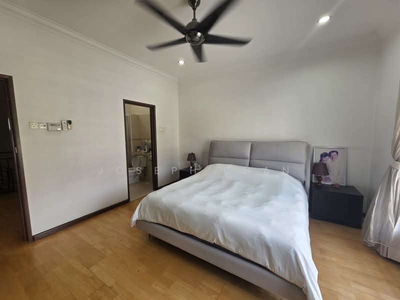 2-storey Terraced House for Sale in Putra Heights (Subang Jaya) - Joseph Chan - Master bedroom - PropertyGuru.com.my