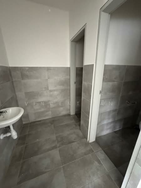 Kedai untuk Disewa di Setia Alam (Selangor) - Vincent Tan - Bathroom - PropertyGuru.com.my