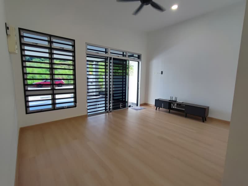 1-storey Terraced House for Sale in Kotasas (Kuantan) - Stephen Lim - Living Room - PropertyGuru.com.my