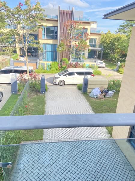 Vila Berkembar untuk Disewa di Forest City (Gelang Patah) - Alex Cheah - Master room Balcony - PropertyGuru.com.my