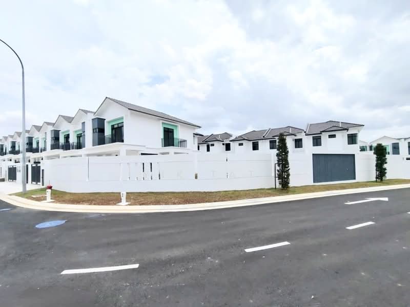 Rumah Teres 2 Tingkat untuk Dijual di Taman Austin Duta (Tebrau) - Yik Tat - PropertyGuru.com.my