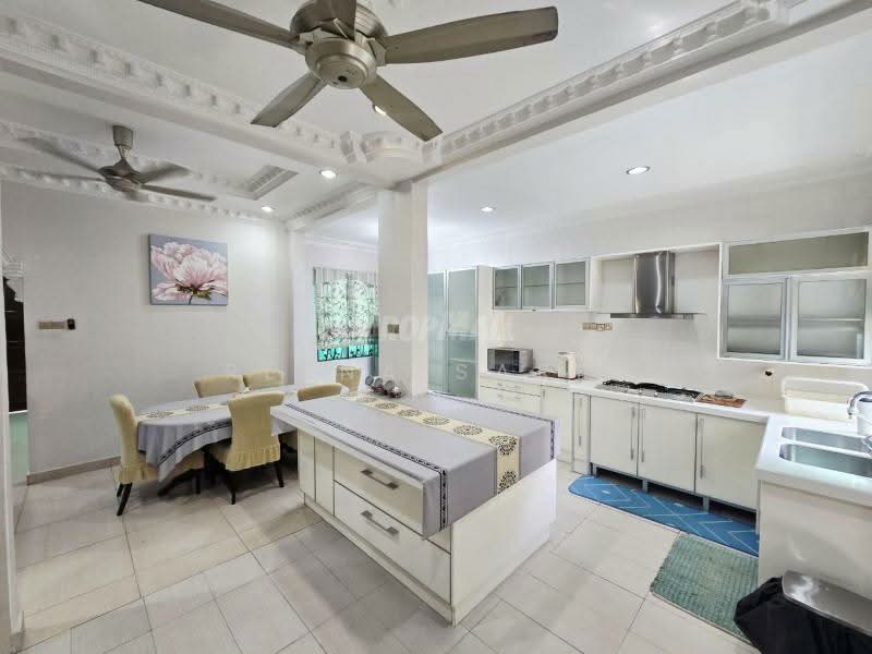 Rumah Berkembar untuk Dijual di Seksyen 13 (Shah Alam) - Reena Sarif - Kitchen - PropertyGuru.com.my