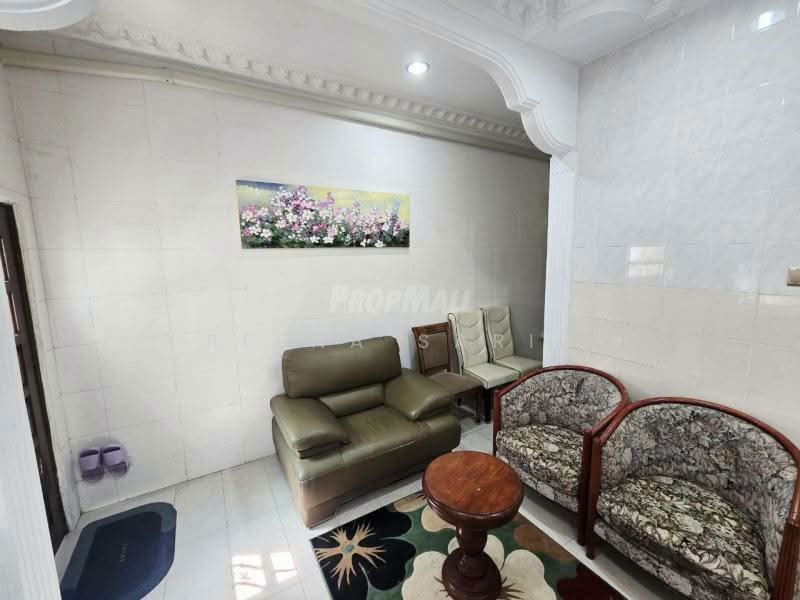 Rumah Berkembar untuk Dijual di Seksyen 13 (Shah Alam) - Reena Sarif - Living Room - PropertyGuru.com.my
