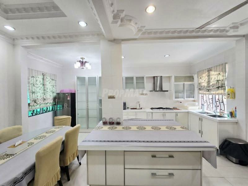 Rumah Berkembar untuk Dijual di Seksyen 13 (Shah Alam) - Reena Sarif - Kitchen - PropertyGuru.com.my