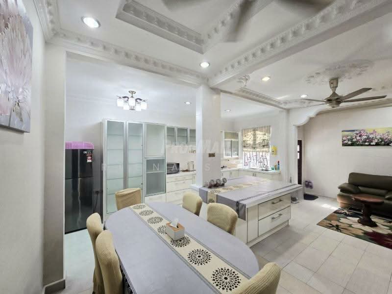 Rumah Berkembar untuk Dijual di Seksyen 13 (Shah Alam) - Reena Sarif - Dining Room - PropertyGuru.com.my