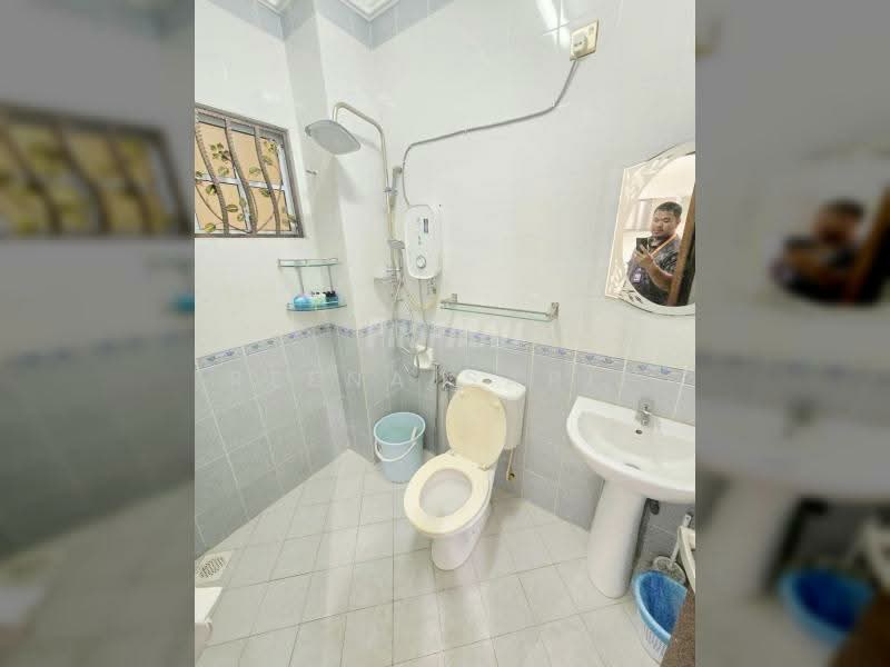 Rumah Berkembar untuk Dijual di Seksyen 13 (Shah Alam) - Reena Sarif - Bathroom - PropertyGuru.com.my