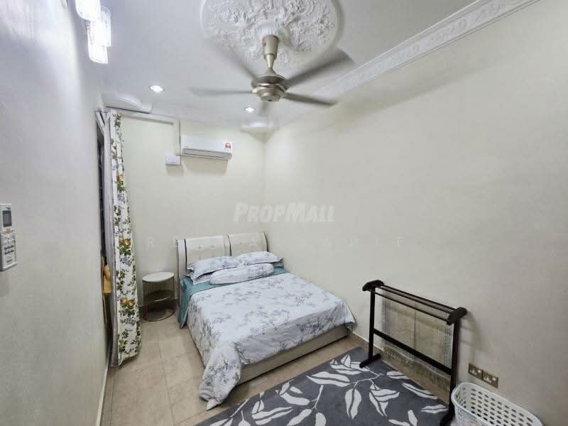 Rumah Berkembar untuk Dijual di Seksyen 13 (Shah Alam) - Reena Sarif - Bedroom - PropertyGuru.com.my