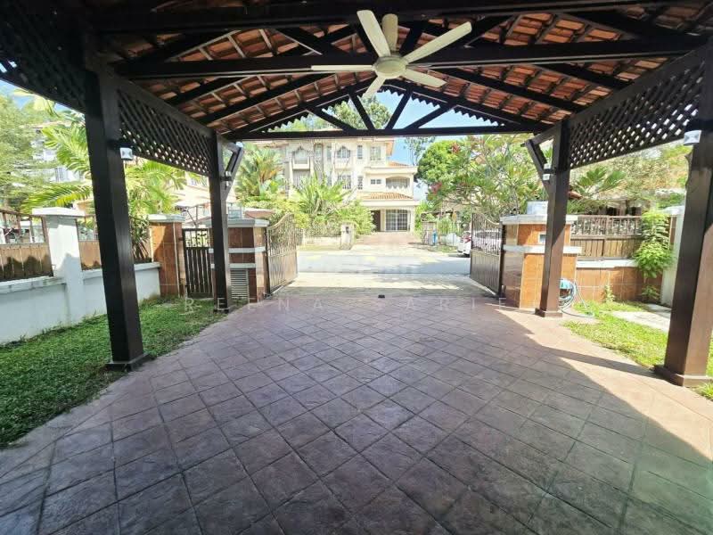 Rumah Berkembar untuk Dijual di Seksyen 13 (Shah Alam) - Reena Sarif - Exterior - PropertyGuru.com.my