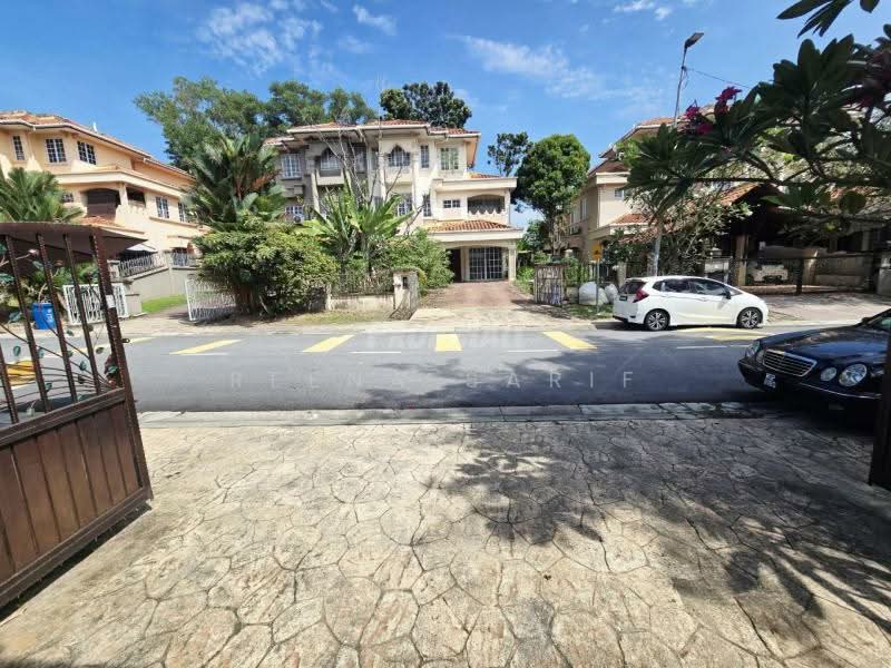 Rumah Berkembar untuk Dijual di Seksyen 13 (Shah Alam) - Reena Sarif - Exterior - PropertyGuru.com.my