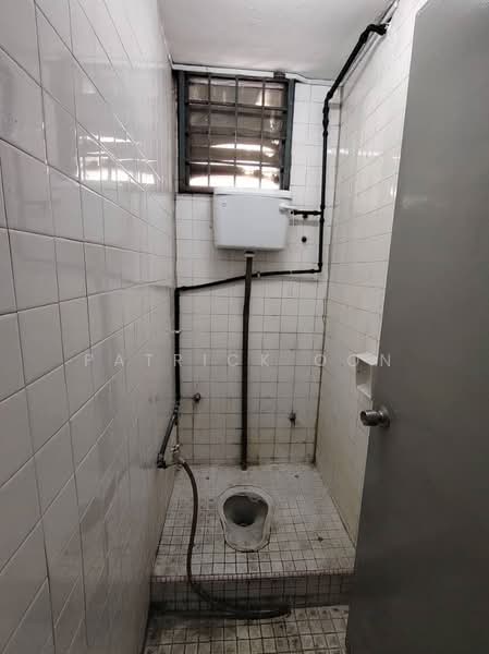 Kilang untuk Disewa di Taman Perindustrian Puchong (Puchong) - Patrick Oon - Bathroom - PropertyGuru.com.my
