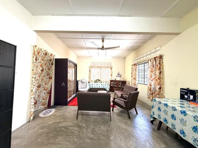 Bungalow for Sale in Taman Segambut (Jalan Kuching) - Ali Idris - Living Room - PropertyGuru.com.my
