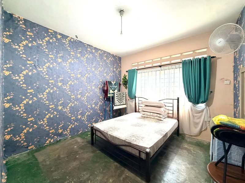 Bungalow for Sale in Taman Segambut (Jalan Kuching) - Ali Idris - Bedroom - PropertyGuru.com.my
