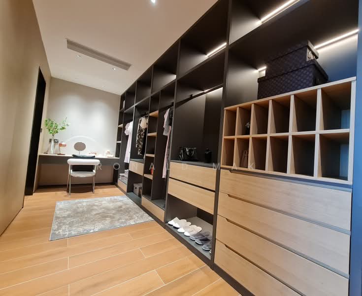 Service Residence for Sale at Nigella Park - Ronald Mak - Private Closet - PropertyGuru.com.my