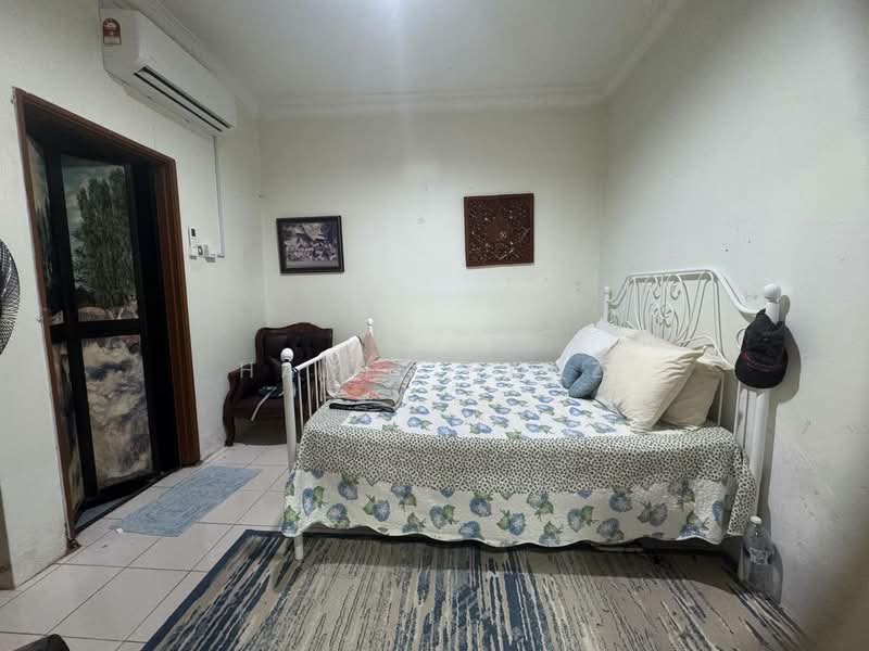 Semi-Detached House for Sale in Ulu Kelang (Selangor) - Hanif Hanz - Bedroom - PropertyGuru.com.my