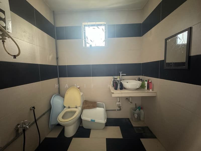 Semi-Detached House for Sale in Ulu Kelang (Selangor) - Hanif Hanz - Bathroom - PropertyGuru.com.my