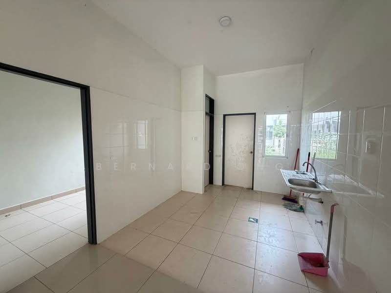2-storey Terraced House for Sale in Bandar Tasik Puteri (Rawang) - Bernard Ong - Kitchen - PropertyGuru.com.my