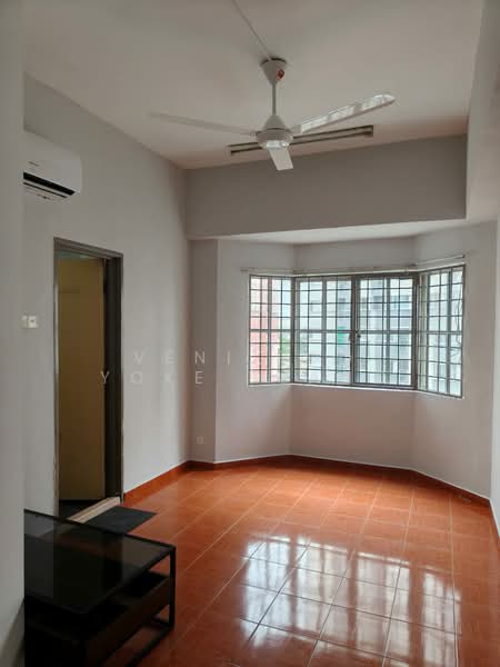 Kondominium untuk Disewa di Regency Condominium - Veni Foo Yoke Fuang - Living Room - PropertyGuru.com.my