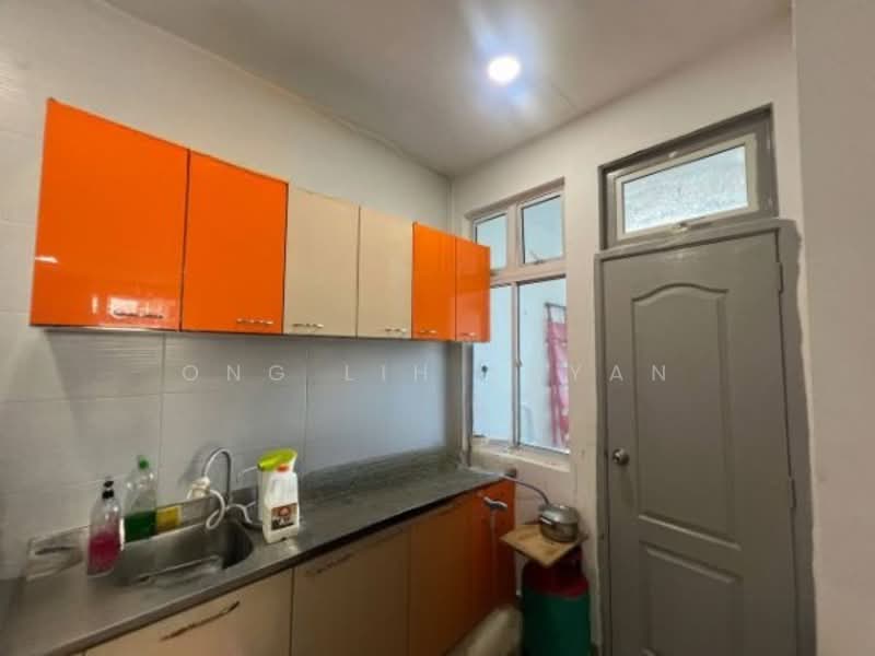 Service Residence for Sale at THE SENAI GARDEN (PANGSAPURI IMPIAN SENAI) - Ong Lih Shyan - Kitchen - PropertyGuru.com.my