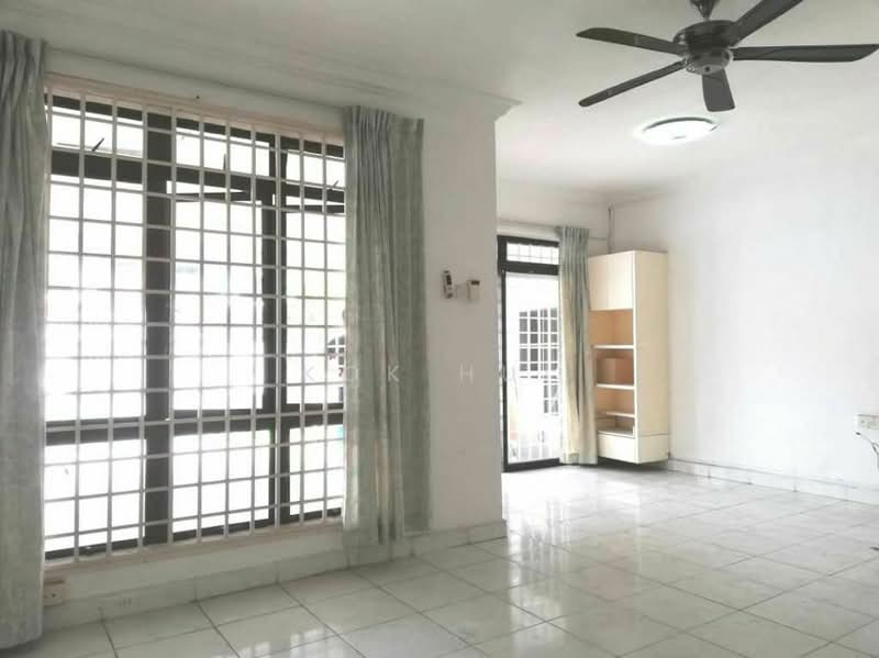 Rumah Teres 2 Tingkat untuk Dijual di Taman Mount Austin (Tebrau) - Kok Hui - Living Room - PropertyGuru.com.my