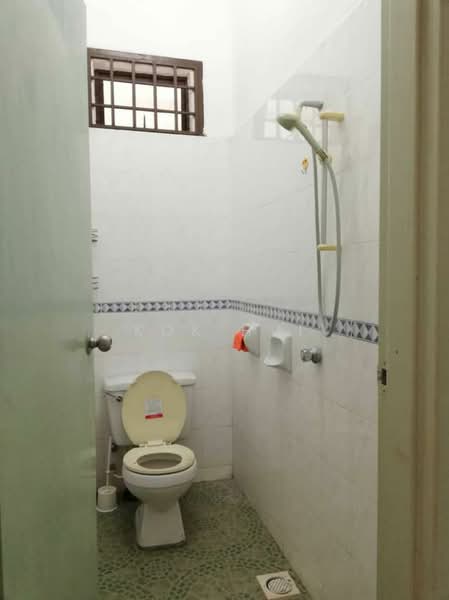 Rumah Teres 2 Tingkat untuk Dijual di Taman Mount Austin (Tebrau) - Kok Hui - Bathroom - PropertyGuru.com.my