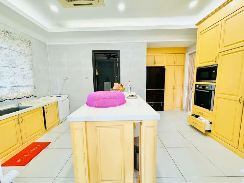 Rumah Banglo untuk Dijual di Bukit Jelutong (Shah Alam) - Sa'a Nordin - Kitchen - PropertyGuru.com.my