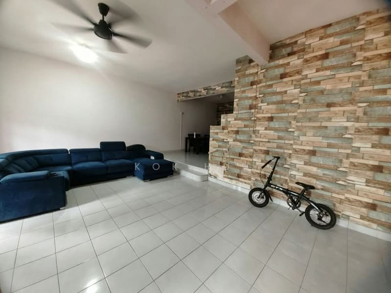 Rumah Teres 2 Tingkat untuk Dijual di Taman Mount Austin (Tebrau) - Kok Hui - Living Room - PropertyGuru.com.my