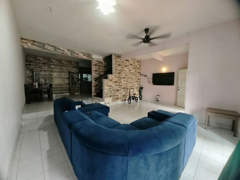 Rumah Teres 2 Tingkat untuk Dijual di Taman Mount Austin (Tebrau) - Kok Hui - Living Room - PropertyGuru.com.my