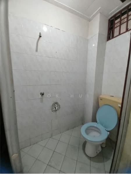 Rumah Teres 2 Tingkat untuk Dijual di Taman Mount Austin (Tebrau) - Kok Hui - Bathroom - PropertyGuru.com.my