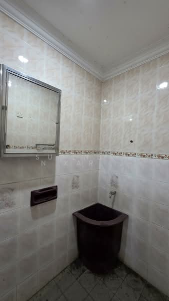 1-storey Terraced House for Sale in Klang (Selangor) - Surendran Karapiah - Bathroom - PropertyGuru.com.my