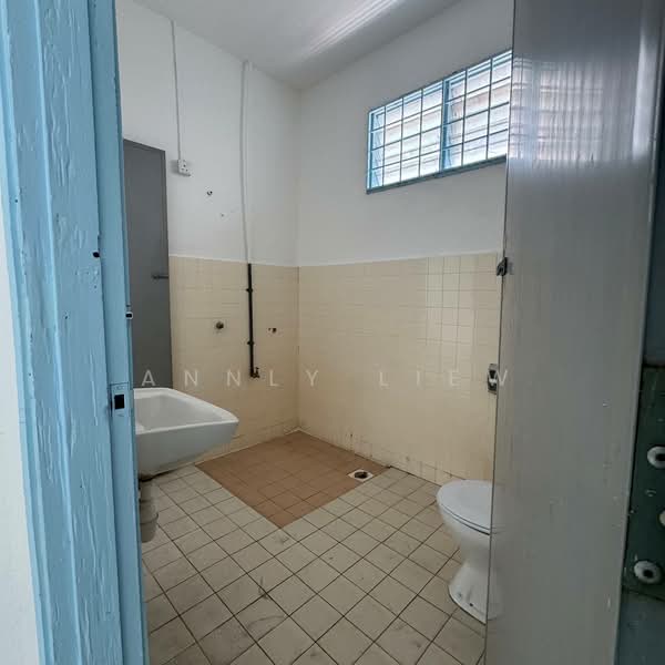 Rumah Teres 2 Tingkat untuk Disewa di Johor Bahru (Johor) - Annly Liew - Bathroom - PropertyGuru.com.my