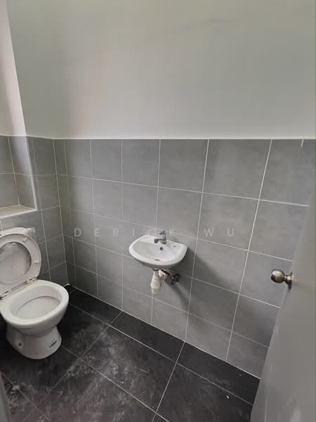 Shop for Rent in Desa Petaling (Kuala Lumpur) - Derick Wu - Bathroom - PropertyGuru.com.my