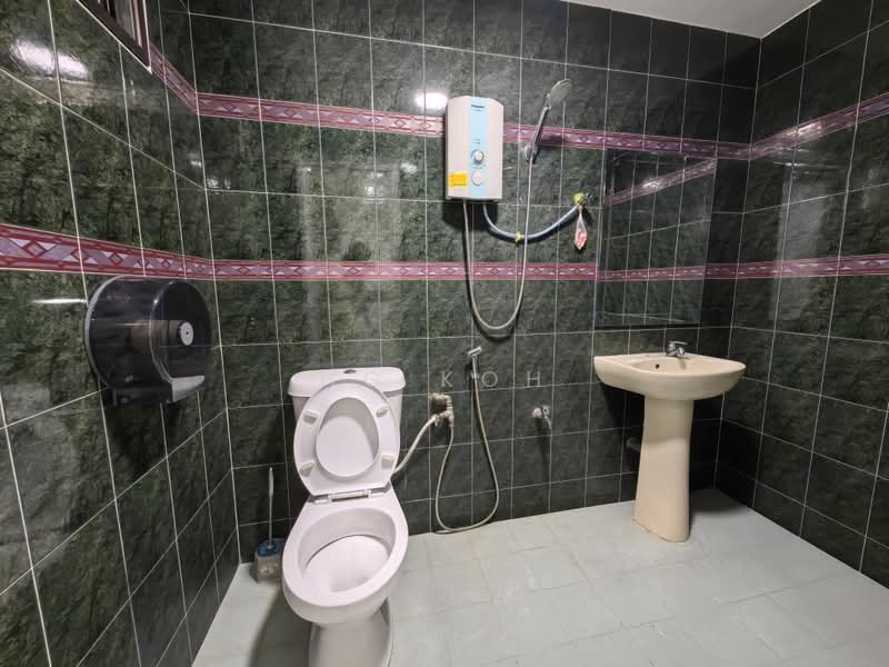 Rumah Flat untuk Disewa di Jalan Tengkera - HG KOH - Bathroom - PropertyGuru.com.my