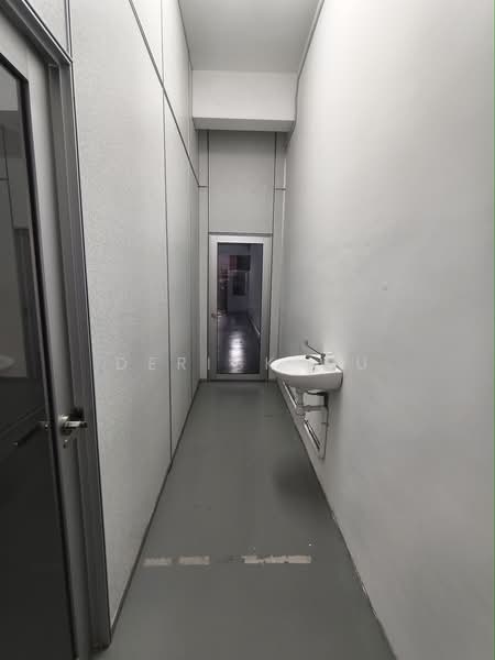 Shop for Rent in Desa Petaling (Kuala Lumpur) - Derick Wu - Corridor - PropertyGuru.com.my