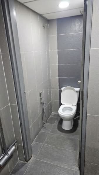 Kedai untuk Disewa di Kampung Sungai Kayu Ara (Petaling Jaya) - Esther Tan - Bathroom - PropertyGuru.com.my