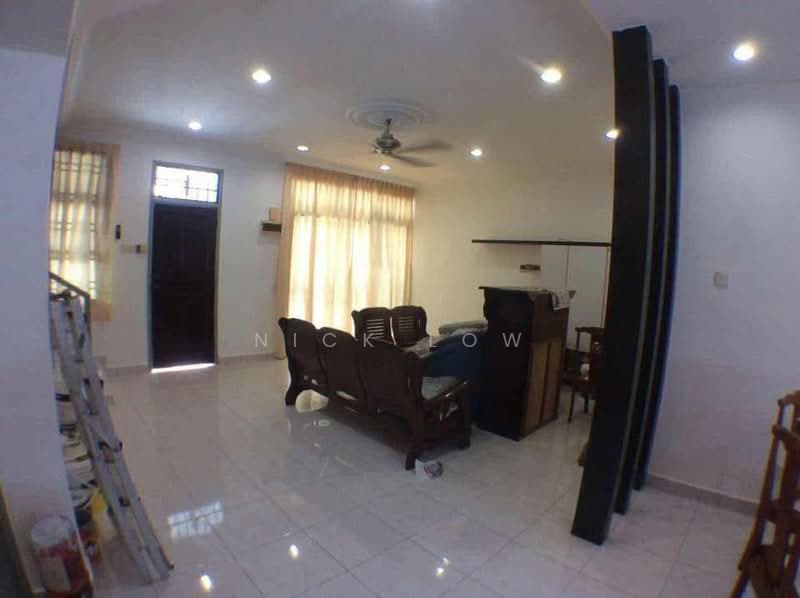 Rumah Teres 2 Tingkat untuk Disewa di Taman Desa Tebrau (Tebrau) - Nick Low - Living Room - PropertyGuru.com.my