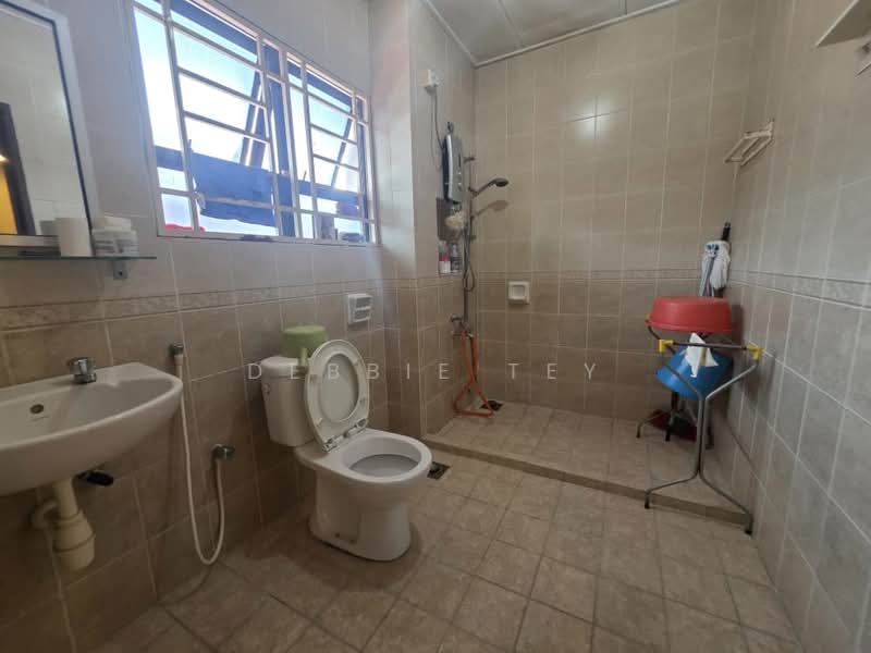 Rumah Teres 2 Tingkat untuk Dijual di Bandar Kinrara Seksyen 6 (Bandar Kinrara) - Debbie Tey - Bathroom - PropertyGuru.com.my